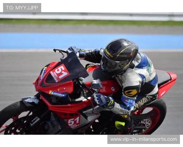 赛车耐力赛团队协作成就冠军荣耀