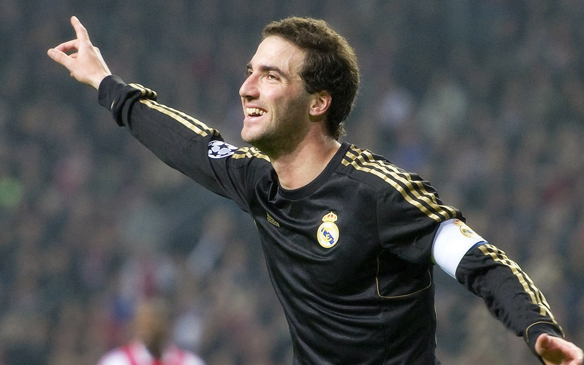 “马科斯·莫奇的反应速度与全能防守,为阿根廷美洲狮队带来更多胜利”